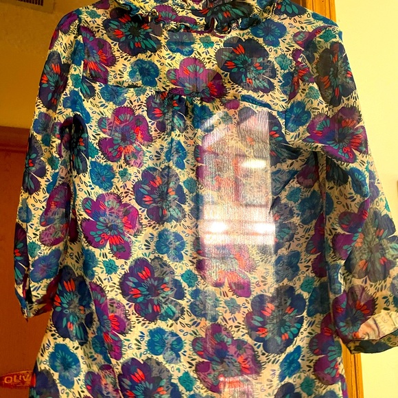 Flower TwentyOne Top - Picture 2 of 3